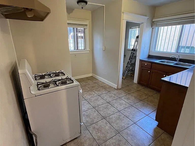 1349 W 49th St — Photo 20