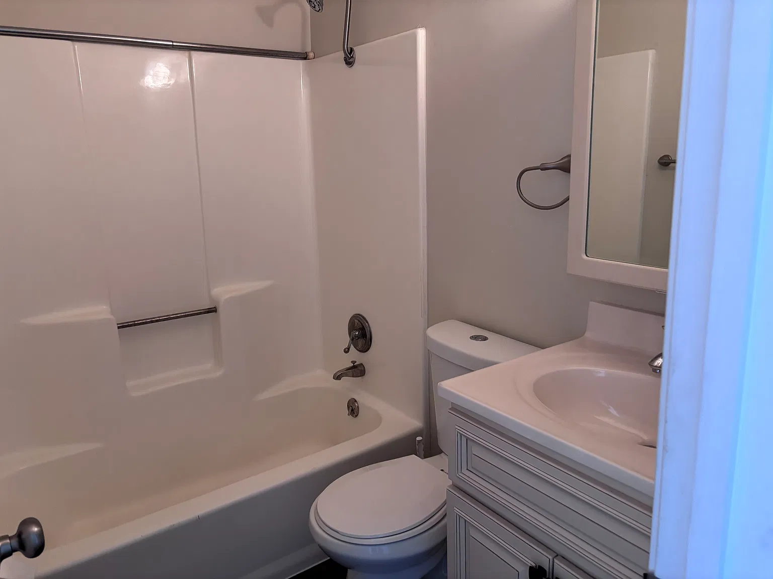 2 bed, 1.5 bath, 1100 sqft, $1,100 — Photo 3