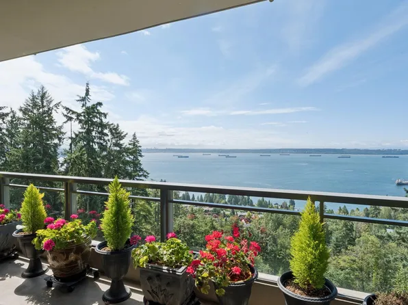 3355 Cypress Pl #902, West Vancouver, BC V7S 3J9