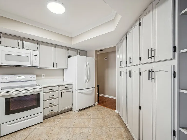 1901 Clifford St #1201 — Photo 12