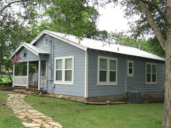 2nd image of 1013 Prairie Lea St