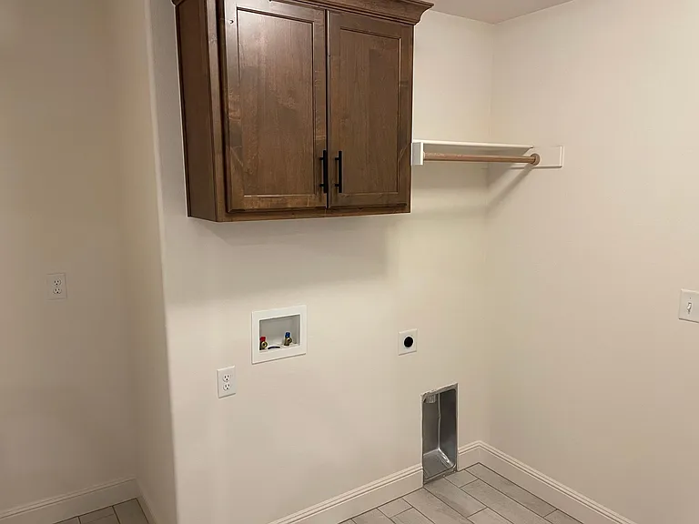 464 Hall Ave — Photo 14