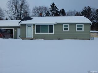 2741 Gorlad St, Lake Orion, MI 48360