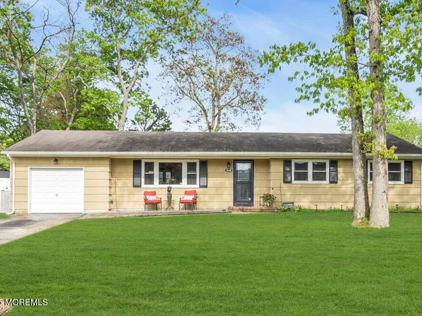 560 Oakhollow Lane, Lanoka Harbor, NJ 08734