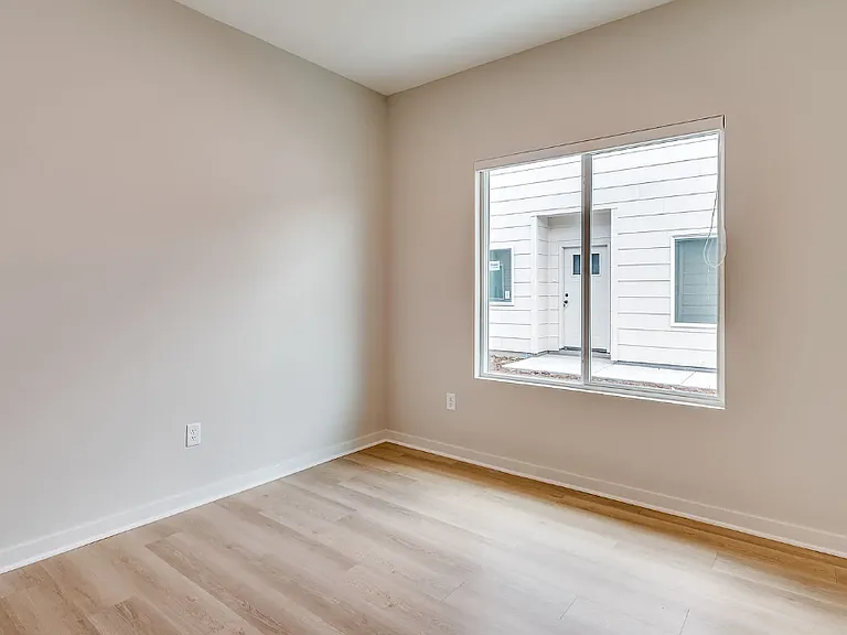 212 W Mendocino — Photo 13
