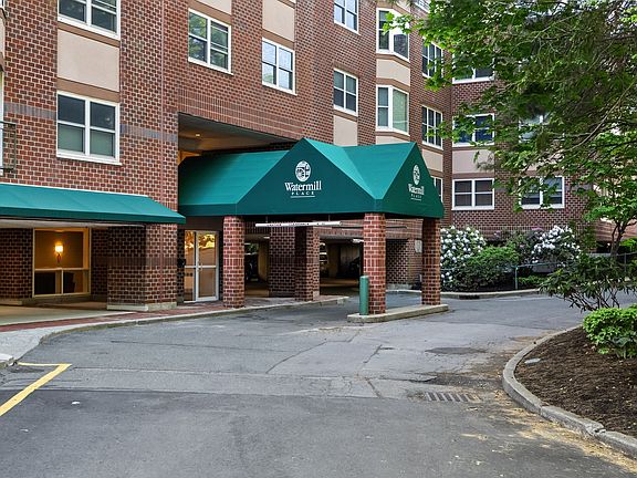 3rd image of 1 Watermill Pl Unit 121