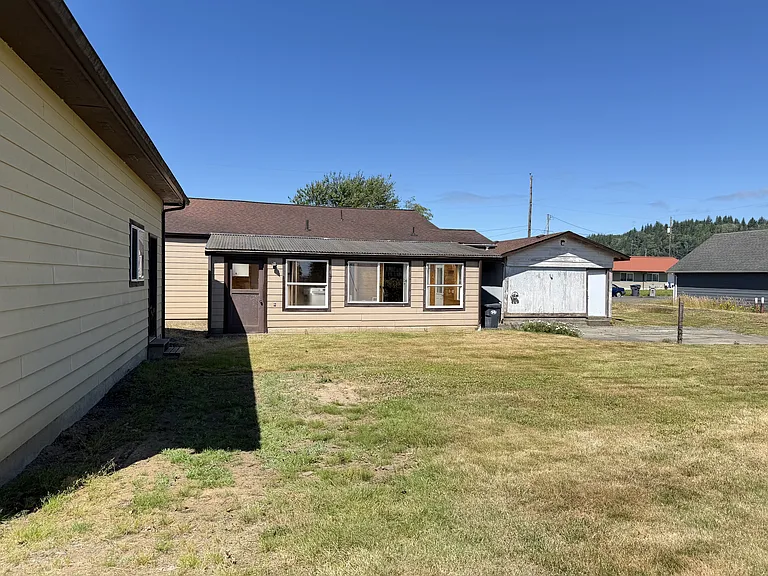 304 Oak St — Photo 27