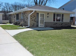 10123 W Fisher Pkwy, Wauwatosa, WI 53226