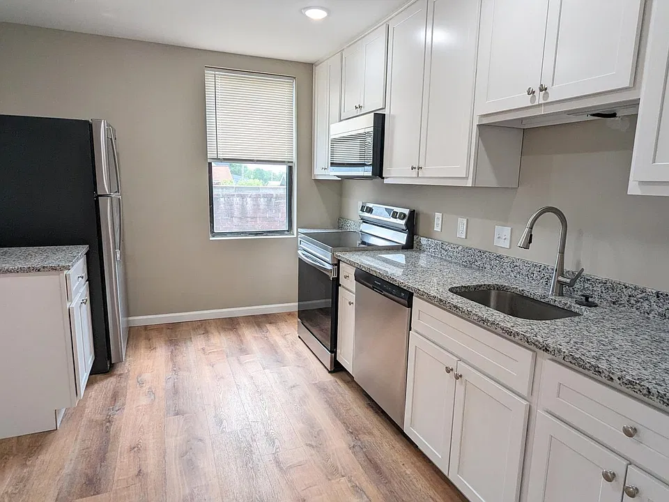 208 Veterans Memorial Pkwy #201