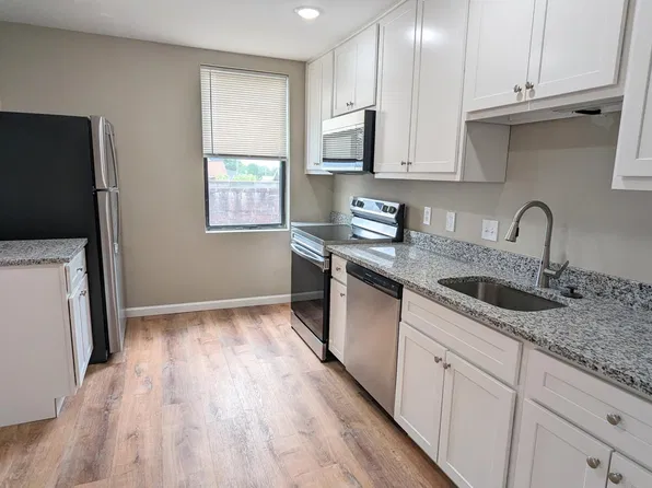 208 Veterans Memorial Pkwy APT 201, Wright City, MO 63390