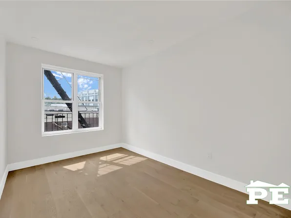 1715 Voorhies Avenue image 20 of 35