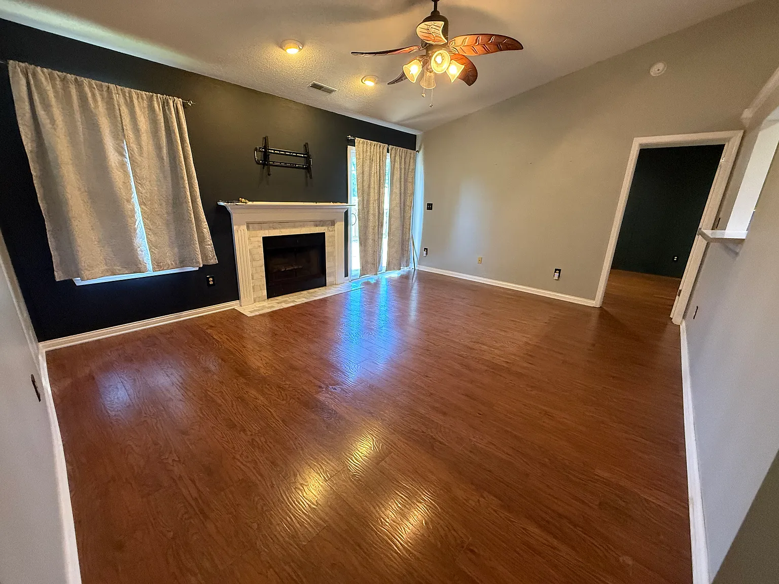3 bed, 1185 sqft, $1,850 — Photo 4