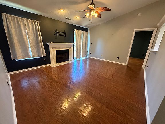 4th image of 2211 W Autumn Ln