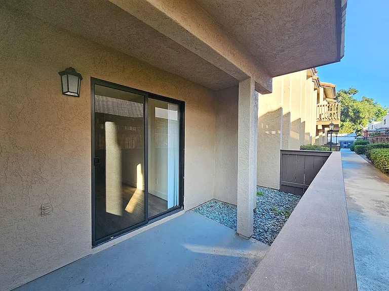 WELCOME TO THE VINE APARTMENTS! — Photo 15