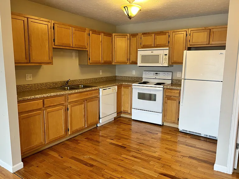 Lakepointe Apartment Homes — Photo 18
