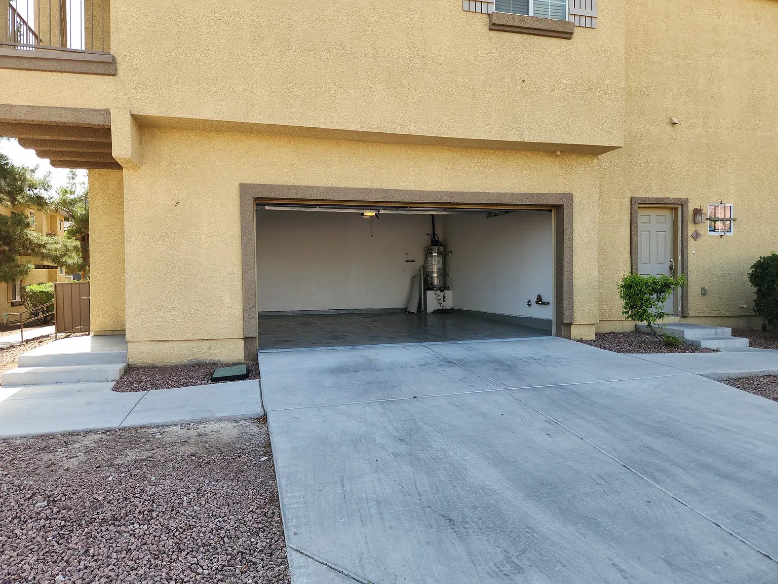 2 bed, 2.5 bath, 1209 sqft, $1,570 — Photo 4