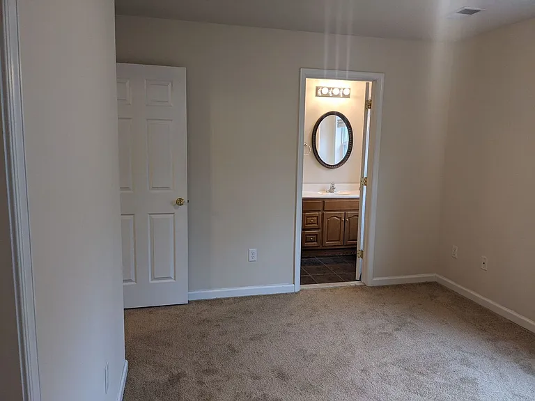 225 Crown Ct — Photo 4