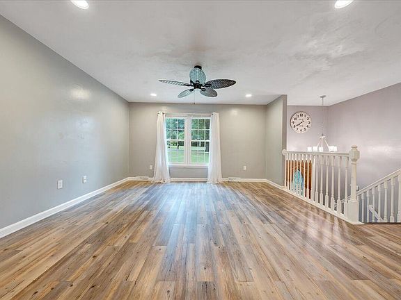 2nd image of 170 Oakdale Dr