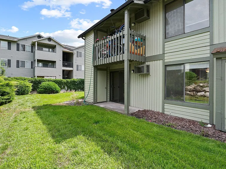 Ironwood Court Apartments — Photo 13