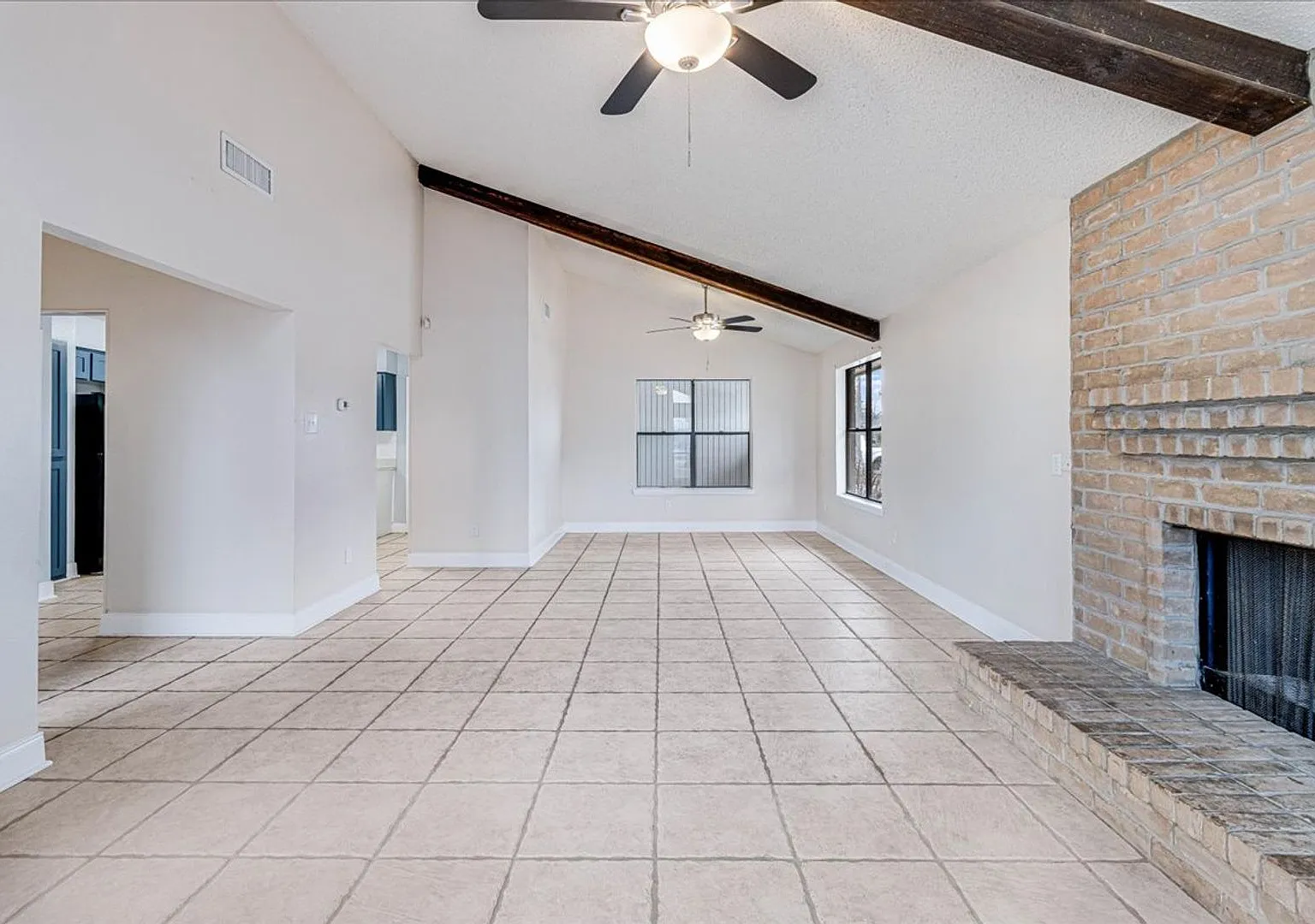 985 Crossbill - 3/Bed 2/Bath - $2095/month — Photo 4