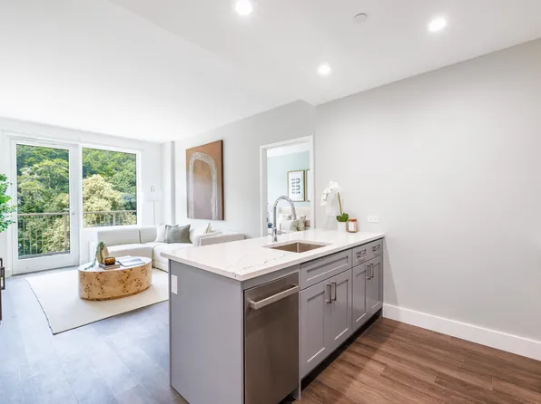 4568 Broadway image 1 of 16