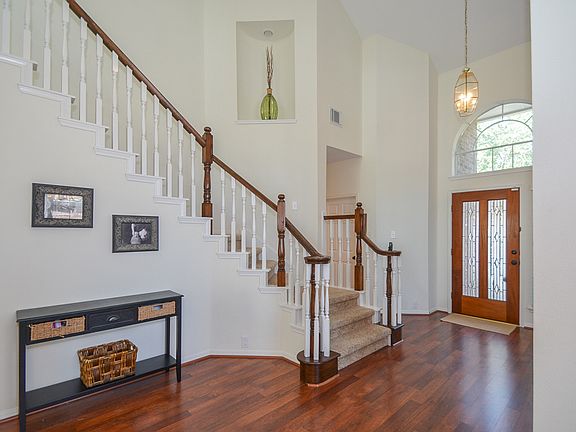 2nd image of 1327 Hathorn Way Dr