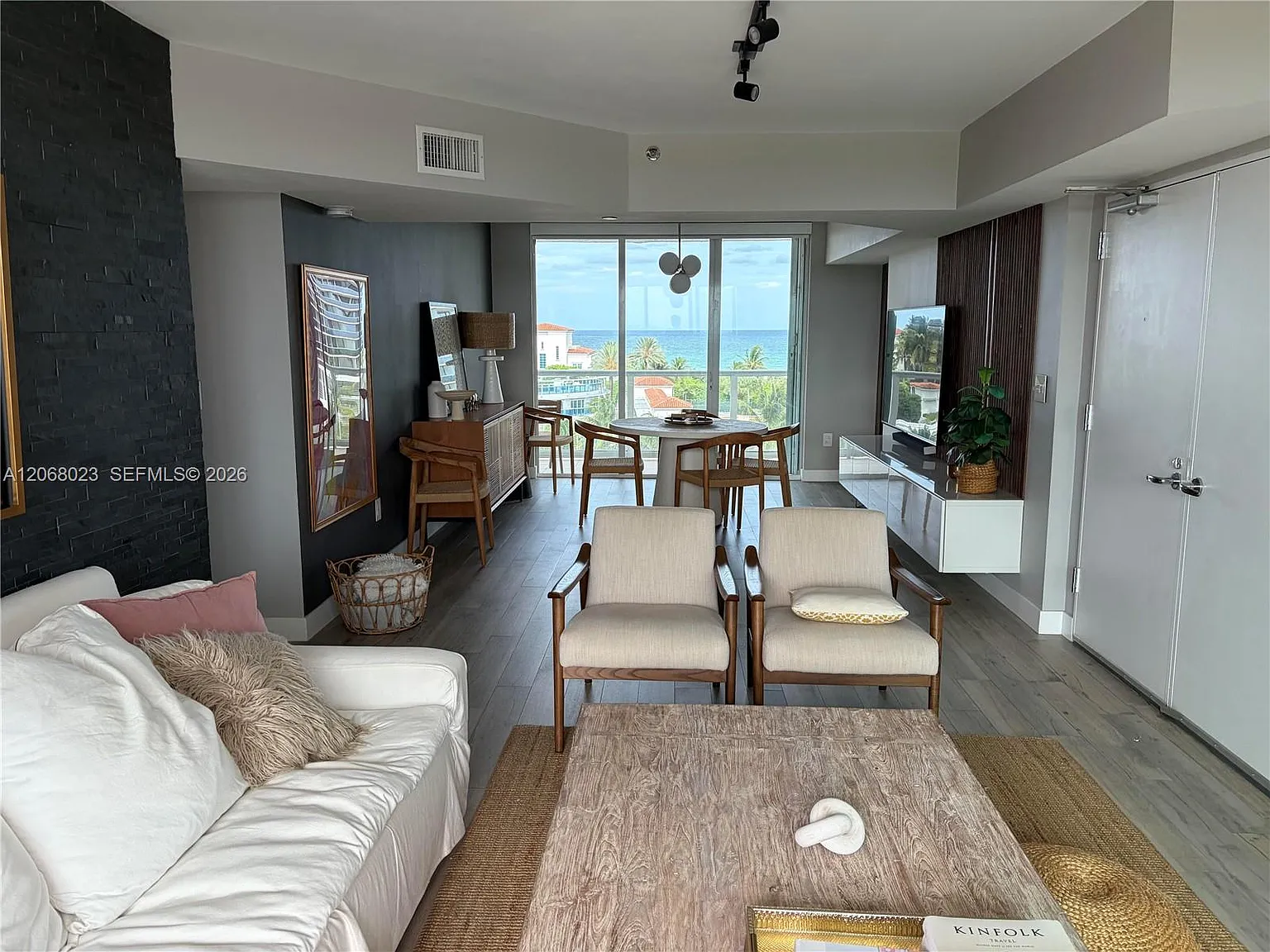 The Grandview Condo — Photo 3