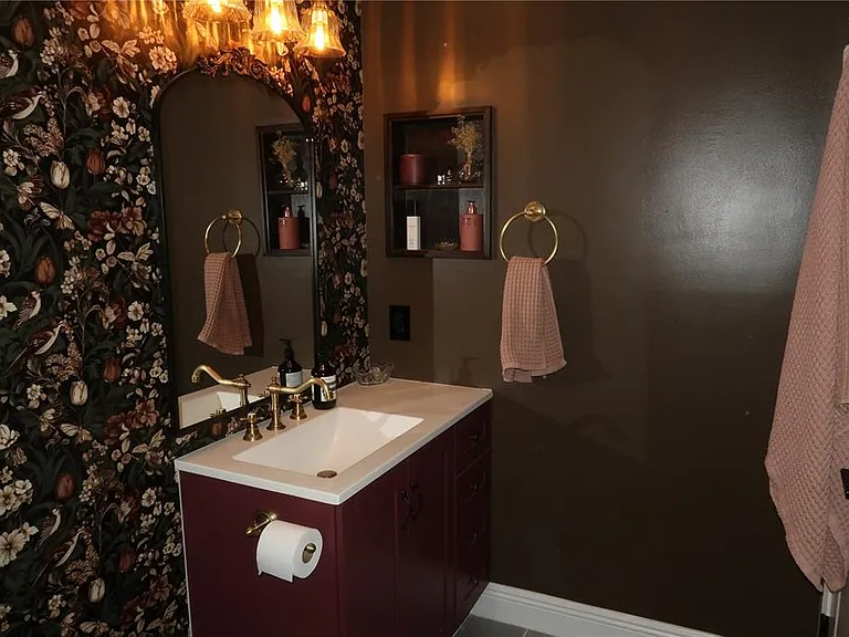 5945 Venetian Blvd NE — Photo 22