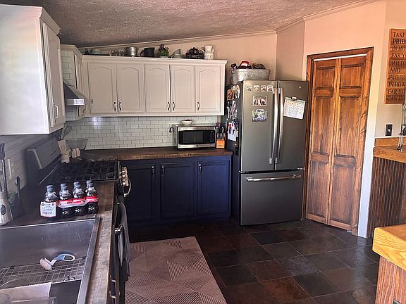 4th image of 35 Carmen Ln