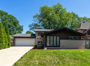 245 Greenfield Dr, Glenview, IL