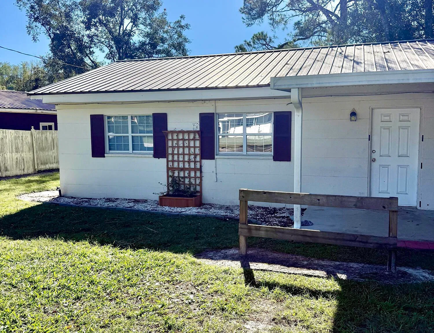 2 bed, 1.0 bath, 800 sqft, $950 — Photo 1