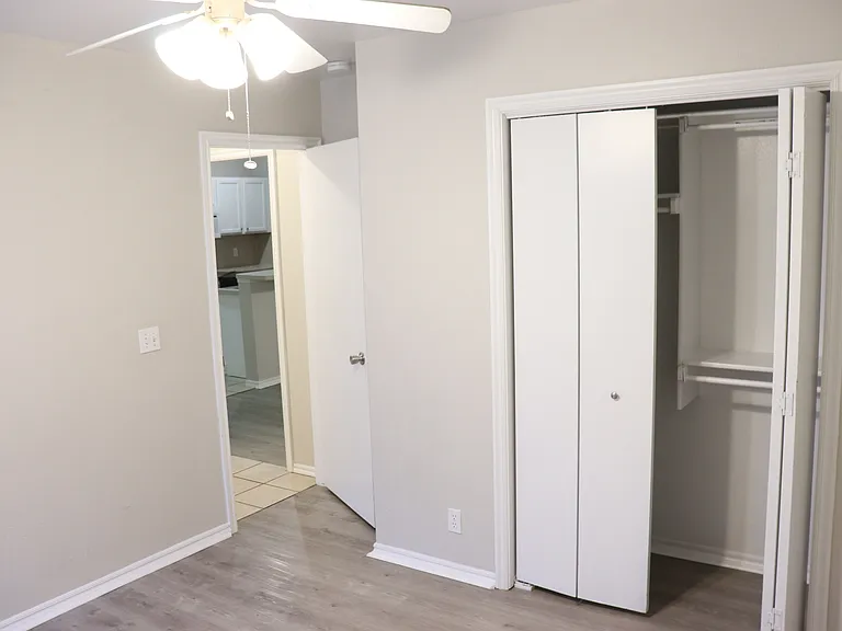 1215 Eastgate Dr — Photo 9