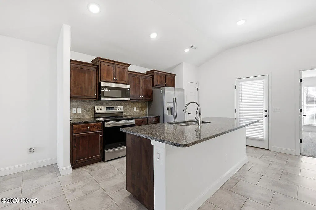 3 bed, 2.0 bath, 1454 sqft, $1,500 — Photo 4