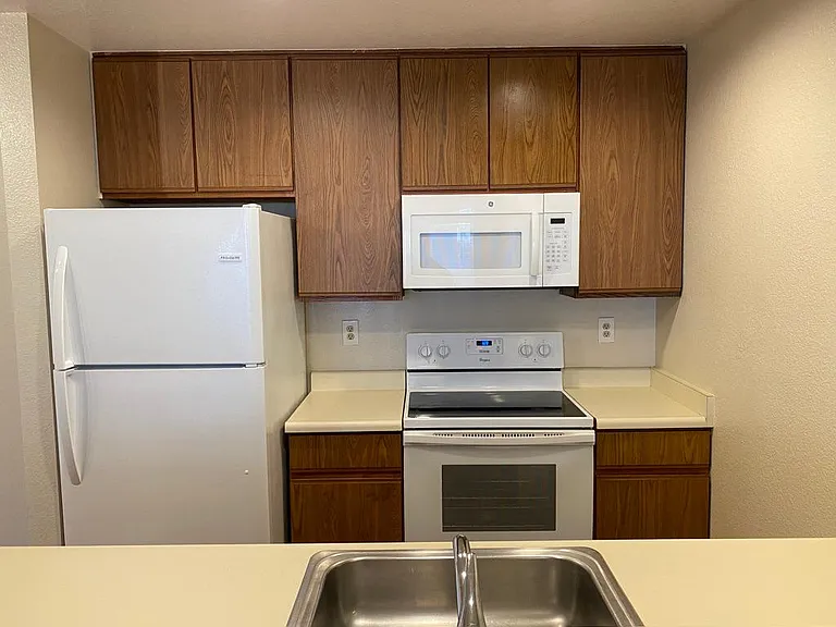 1537 Four Oaks Cir — Photo 10