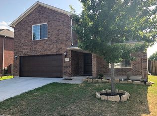 920 Canary Dr, Saginaw, TX 76131