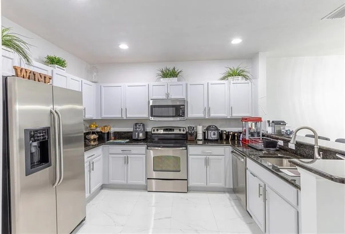 3 bed, 2.5 bath, 1841 sqft, $3,350 — Photo 1