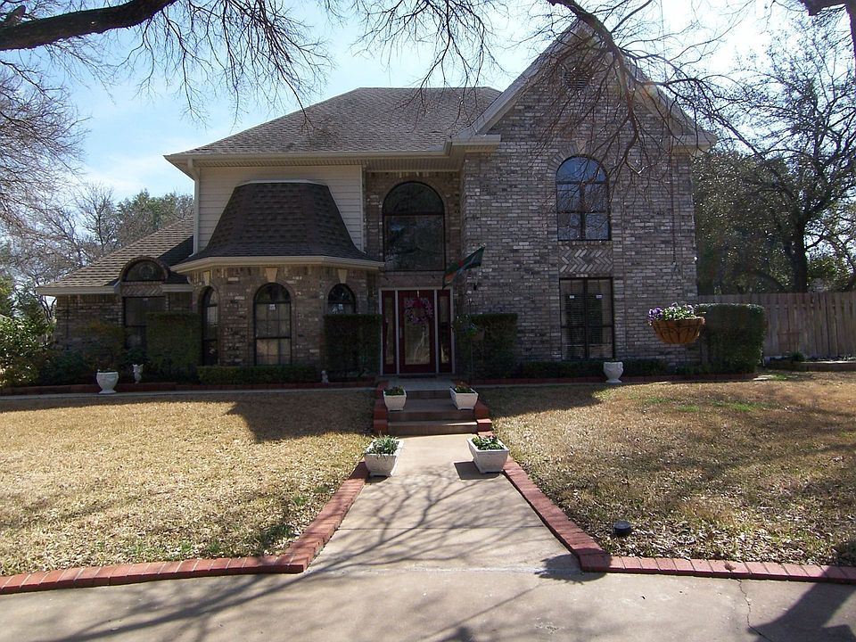 1st image of 2521 Canyon Creek Dr