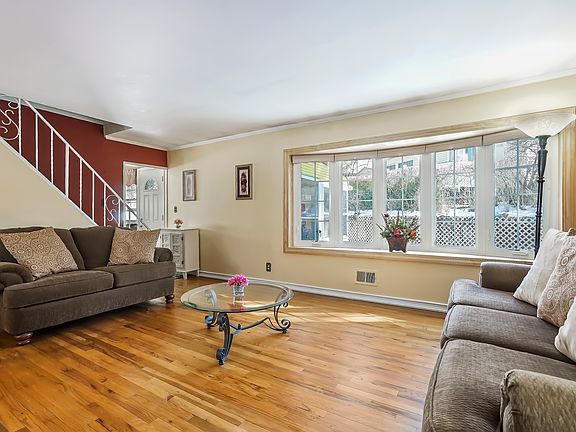 4th image of 170 Gailmore Dr