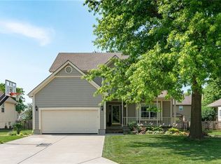 2709 SE Nottingham Dr, Lees Summit, MO 64063