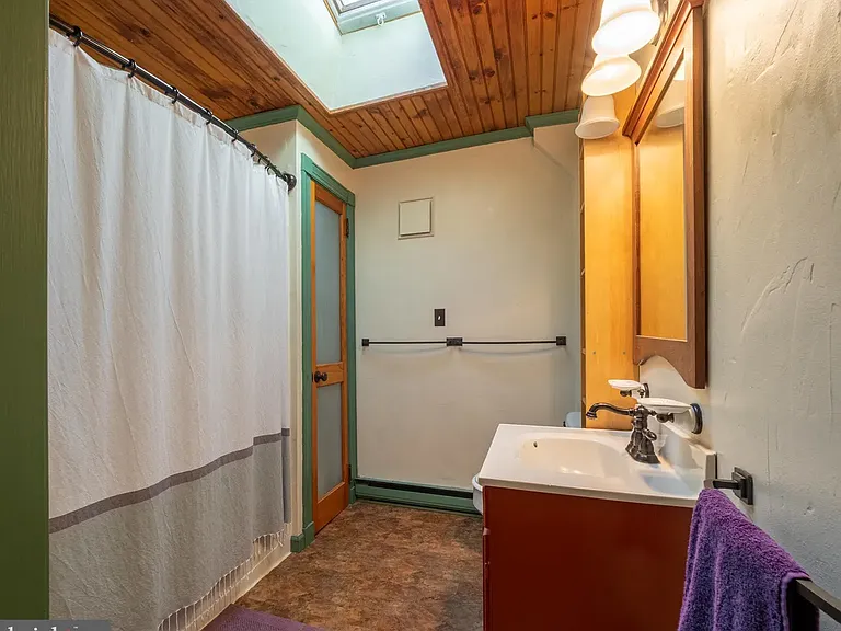 424 Main St #B — Photo 12
