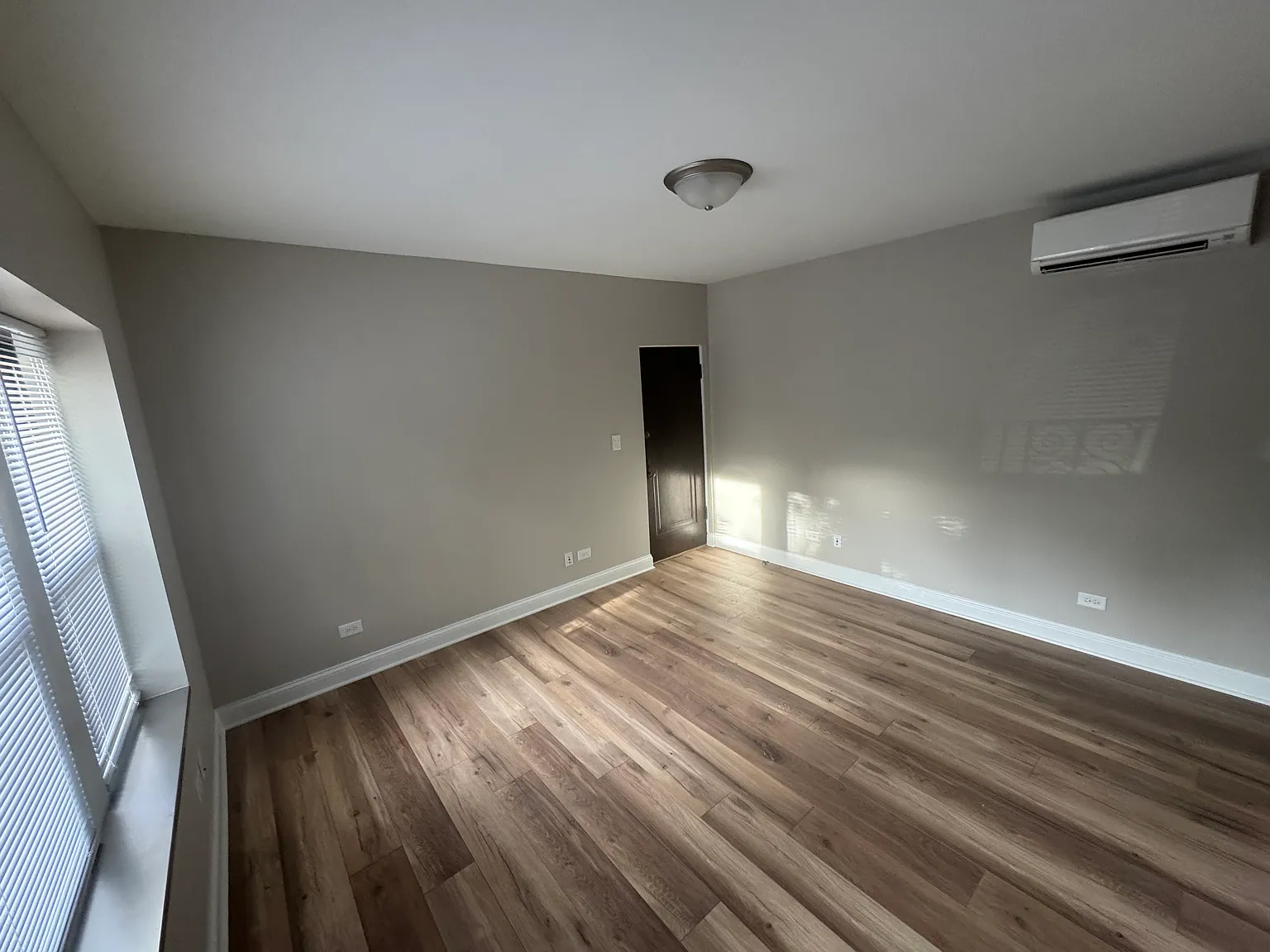 1 bed, 900 sqft, $1,600 — Photo 2