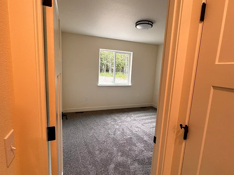 2544 N Midland Ave — Photo 15