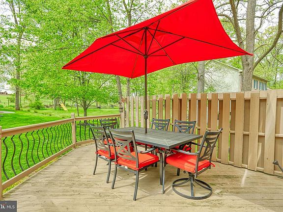 4th image of 229 Lake Meade Dr