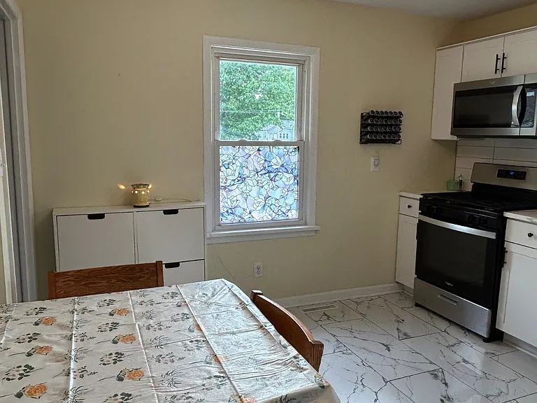 519 E North St — Photo 2