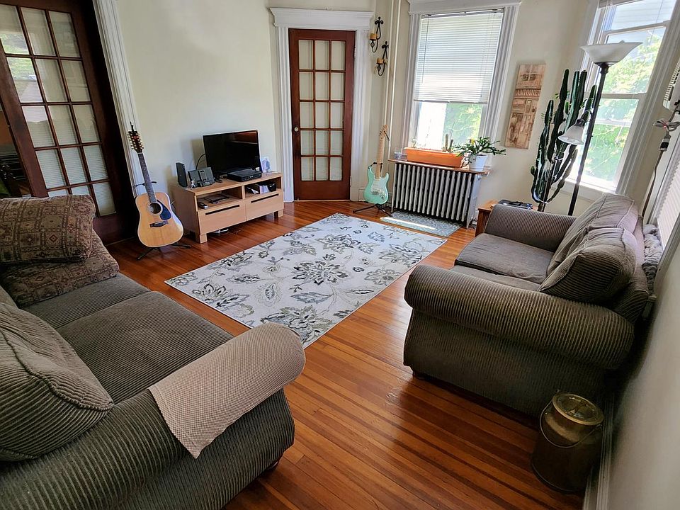 1st image of 86 Woods Ave Floor 1