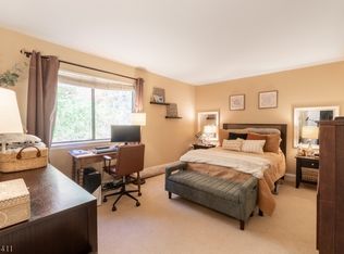 2005A Stonegate Ln, Stanhope, NJ 07874