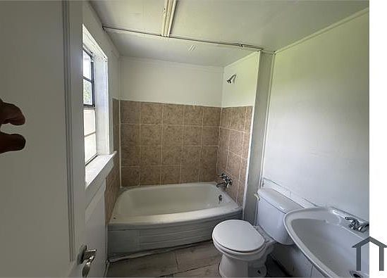 4th image of 2288 Treadwell Rd