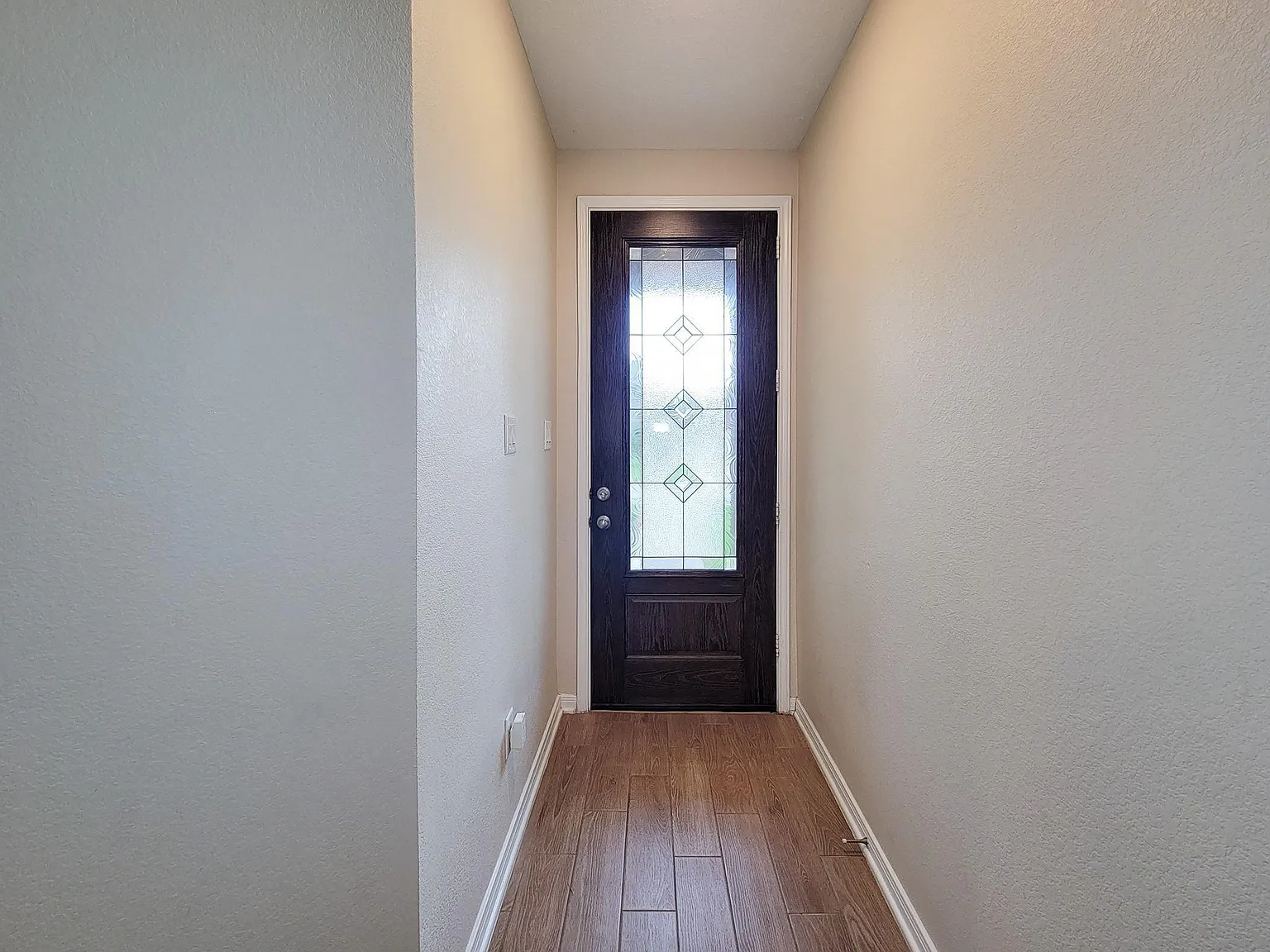 3 bed, 2.0 bath, 1655 sqft, $2,000 — Photo 2