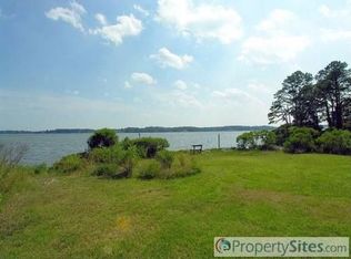 1712 S Woodside Ln, Virginia Beach, VA 23454