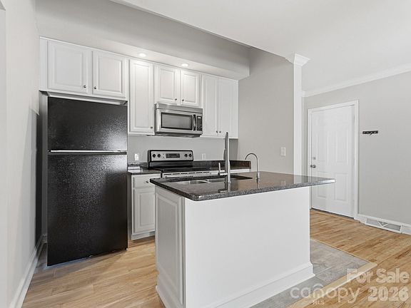 2nd image of 158 NW Academy St